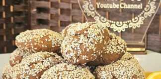 Μια πιατέλα με φρεσκοψημένα λαδοκούλουρα κανέλας-πορτοκάλι, πασπαλισμένα με σουσάμι