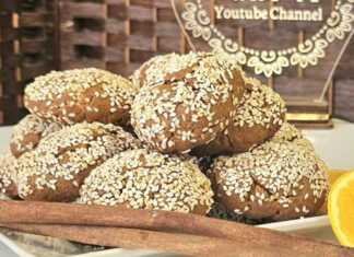 Μια πιατέλα με φρεσκοψημένα λαδοκούλουρα κανέλας-πορτοκάλι, πασπαλισμένα με σουσάμι