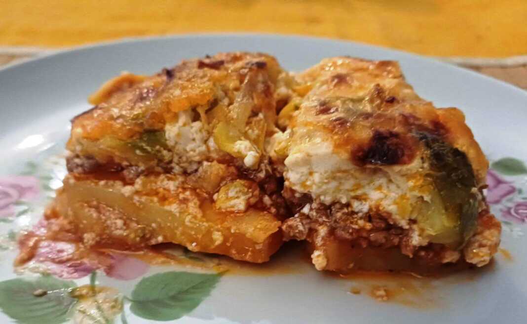 σουφλέ με κολοκυθάκια και κιμά