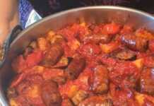 Λουκάνικα με πιπεριές φλωρίνης και μελιτζάνες στο Φούρνο