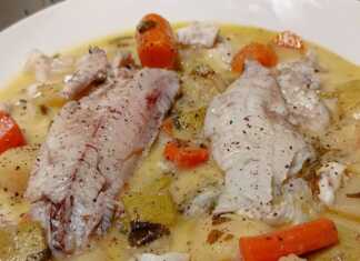 Ψαρόσουπα με Σαλούβαρδους: Η παραδοσιακή συνταγή με αυγολέμονο και μαγιονέζα! Ένα μπολ με ζεστή ψαρόσουπα με σαλούβαρδους, με λαχανικά και φρέσκο μαϊντανό