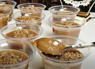 Παραδοσιακή Συκαλευριά με σύκα σε μπολάκια, διακοσμημένη με τριμμένο καρύδι και κανέλα.