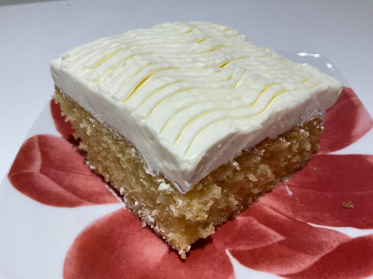 Σιροπιαστό Γλυκό Ταψιού με Κρέμα Τυριού