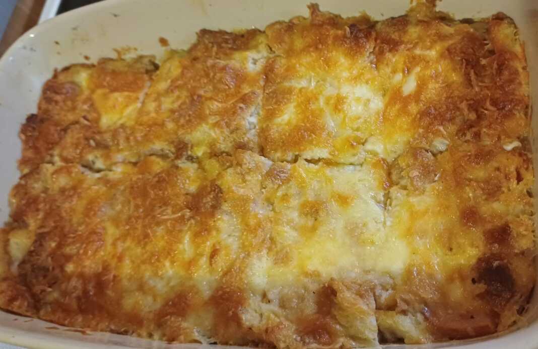 soufel me psomi test1 Ένα ταψί με σουφλέ με ψωμί του τοστ, έτοιμο