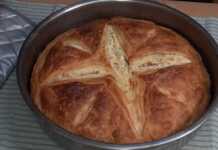 Τυρόπιτα με Σπιτικό Τραβηχτό Φύλλο – Η Αυθεντική Γεύση