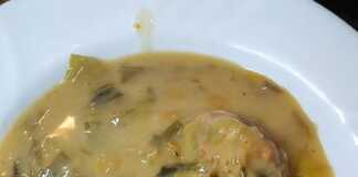 Χοιρινό Πρασοσέλινο με Αυγολέμονο: Η πιο παραδοσιακή συνταγή! Μια πιατέλα με λαχταριστό χοιρινό πρασοσέλινο με αυγολέμονο, έτοιμο για σερβίρισμα