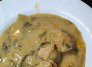 Χοιρινό Πρασοσέλινο με Αυγολέμονο: Η πιο παραδοσιακή συνταγή! Μια πιατέλα με λαχταριστό χοιρινό πρασοσέλινο με αυγολέμονο, έτοιμο για σερβίρισμα