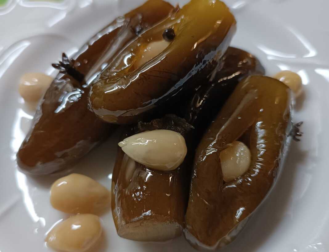 Γλυκό Κουταλιού Μελιτζανάκι σερβιρισμένο σε γυάλινο μπολ.