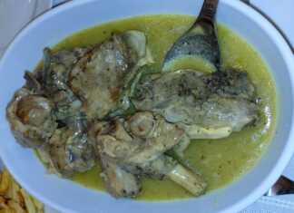 Αρνάκι Ριγανάτο σερβιρισμένο με πατάτες τηγανιτές και λεμονάτη σάλτσα