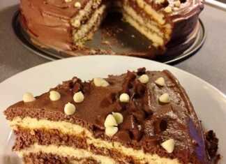 Τούρτα με μους σοκολάτας: Εύκολη και γρήγορη συνταγή με σοκολάτα και κονιάκ! Τομή από εύκολη και γρήγορη τουρτίτσα σοκολάτα με τρεις στρώσεις παντεσπάνι και μους