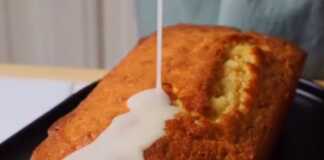 Αφράτο κέικ λεμόνι με γλάσο να τρέχει, σερβιρισμένο σε ξύλινη επιφάνεια