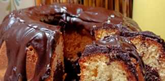 Κέικ βανίλια σοκολάτα με σχέδιο swirl και γυαλιστερό γλάσο σοκολάτας