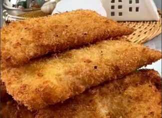 Κοτόπιτες με ψωμί του τοστ με τραγανή κρούστα.