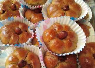 Νηστίσιμα Κουλουράκια Σιροπιαστά με Καρύδια, σερβιρισμένα με σιρόπι