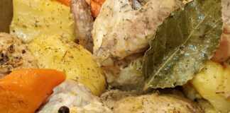 Νόστιμο Λεμονάτο Κοτόπουλο στην κατσαρόλα με πατάτες.