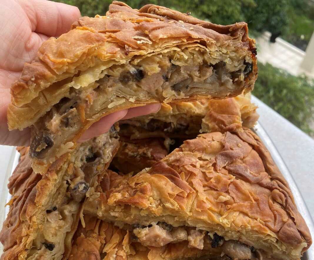 manitaropita me xeir.fillo0 Μανιταρόπιτα με Χειροποίητο Φύλλο