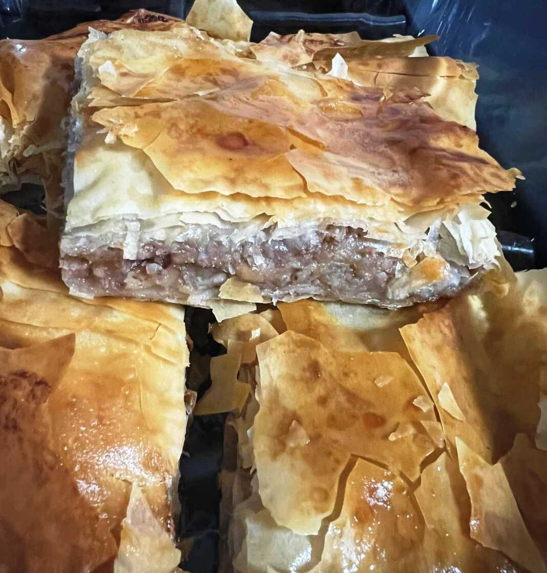 milopita me filo pitas Σπιτική Μηλόπιτά με φύλλο κρούστας, καρύδια και μέλι.
