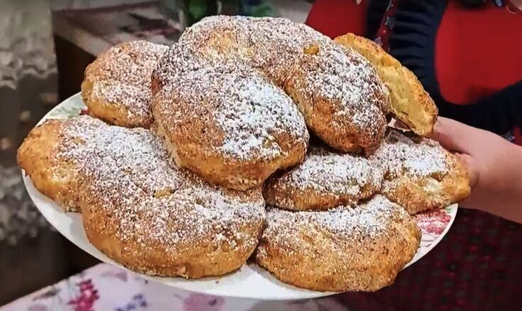 Αφράτα Μηλοπιτάκια με Ανθότυρο, πασπαλισμένα με ζάχαρη και κανέλα