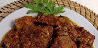 Χτένι Μοσχαρίσιο με Μελιτζάνες Φούρνου: Η Απόλυτη Γεύση Μελωμένο Χτένι Μοσχαρίσιο με Μελιτζάνες Φούρνου σε ταψί, έτοιμο.