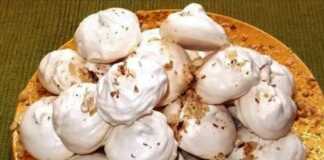 Αφράτοι μπεζέδες, έτοιμοι στο ταψί