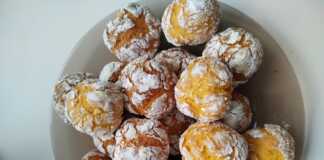 Μια πιατέλα με τα ψημένα και τραγανά Κουλουράκια Καρότου