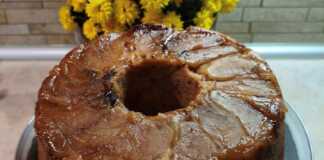 Νηστίσιμη Μηλόπιτα αναποδογυρισμένη, με καραμελωμένα μήλα στη βάση και κανέλα.