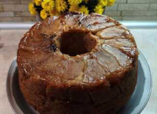 Νηστίσιμη Μηλόπιτα αναποδογυρισμένη, με καραμελωμένα μήλα στη βάση και κανέλα.