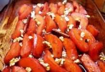 Ψητά Κυδώνια με Μαυροδάφνη σε πυρέξ, γλασσαρισμένα με μέλι.