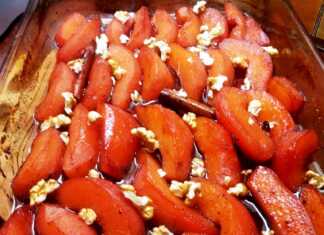 Ψητά Κυδώνια με Μαυροδάφνη: Η παραδοσιακή συνταγή που λιώνει στο στόμα Ψητά Κυδώνια με Μαυροδάφνη σε πυρέξ, γλασσαρισμένα με μέλι.