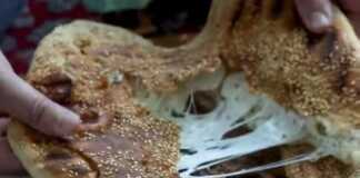 σιμιτένιο κουλούρι με χρυσαφένια κρούστα, έτοιμο για σερβίρισμα