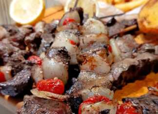Σουβλάκια με μοσχαρίσιο συκώτι ψημένα στα κάρβουνα