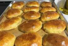 Αφράτα τυροπιτάκια κουρού σε ταψί