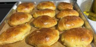 Αφράτα τυροπιτάκια κουρού σε ταψί