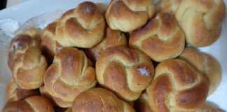 Αφράτα Νηστίσιμα Τσουρεκοκούλουρα Κανέλας πασπαλισμένα με ζάχαρη