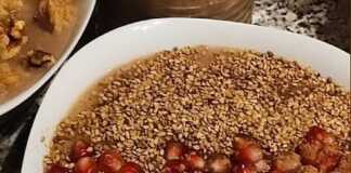 Παραδοσιακή Βαρβάρα (Ασσουρές) με ρόδι και ξηρούς καρπούς σερβιρισμένη σε μπολ