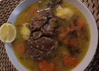 Μοσχαρίσιο ποντίκι και χοντροκομμένα λαχανικά σε κατσαρόλα χύτρας.