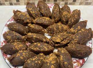 Παλιός Χαλβάς Κουτάλατος: Η παραδοσιακή συνταγή με αλεύρι, λάδι και σιρόπι! Παλιός χαλβάς κουτάλατος με αλεύρι, σερβιρισμένος σε πιάτο με καρύδια και κανέλα