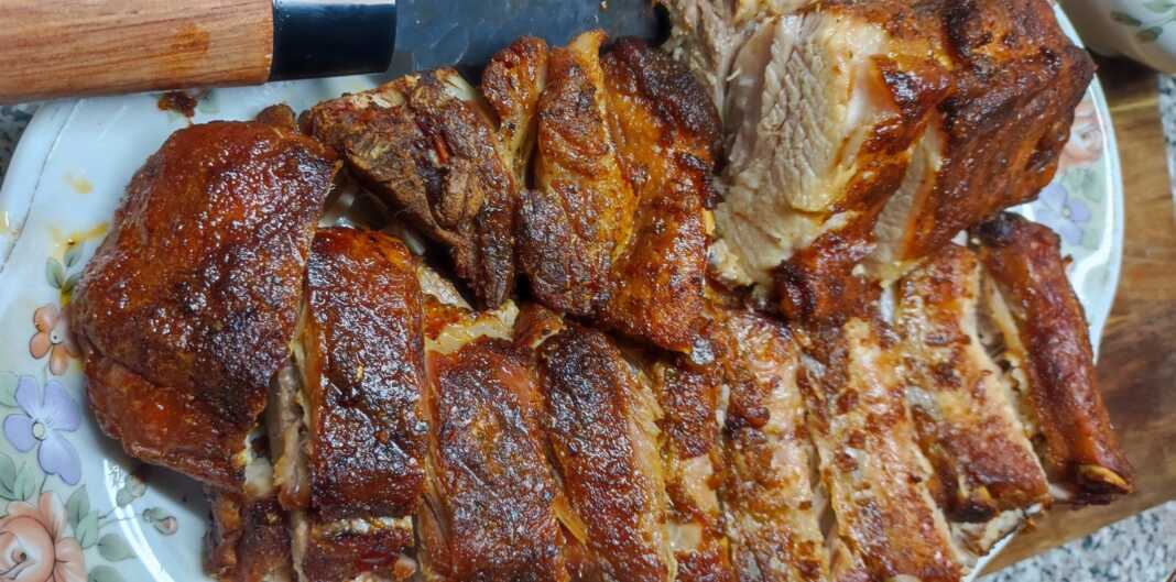 Χοιρινές Κορτεζίνες ψημένες, ρόδινες και τρυφερές, έτοιμες για σερβίρισμα