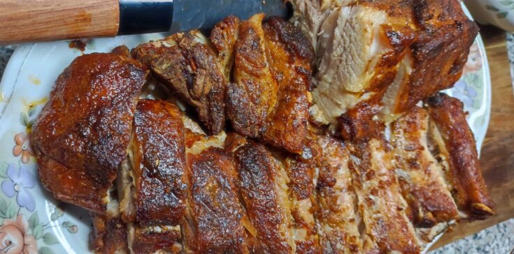 Χοιρινές Κορτεζίνες ψημένες, ρόδινες και τρυφερές, έτοιμες για σερβίρισμα