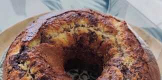 Κέικ Ζέβρα κομμένο σε φέτες που δείχνει τις δίχρωμες μαύρες και λευκές γραμμές του