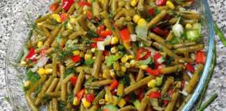 Σαλάτα με Φασολάκια και Καλαμπόκι Δροσερή σαλάτα με πράσινα φασολάκια, κίτρινο καλαμπόκι, κόκκινη πιπεριά και άνηθο σε ένα μπολ