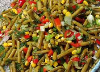 Δροσερή σαλάτα με πράσινα φασολάκια, κίτρινο καλαμπόκι, κόκκινη πιπεριά και άνηθο σε ένα μπολ