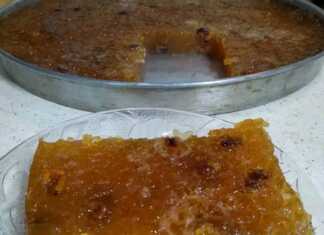 Χαλβάς Φαρσάλων με χρυσαφένια καραμελωμένη επιφάνεια και αμύγδαλα, σερβιρισμένος σε ταψί