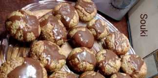 Καρυδάτα με επικάλυψη σοκολάτας, σερβιρισμένα