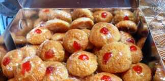 Καρύδες (μπισκότα καρύδας) χωρίς σιρόπι, με κερασάκι.