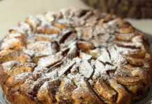 Κέικ Μήλου και Κανέλας με Γιαούρτι