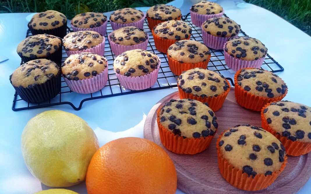 Αφράτα Κέικς Κολοκύθας (muffins) με σοκολατένιες σταγόνες.