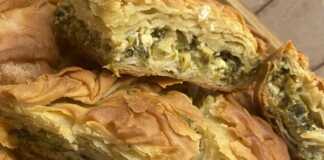 Μεγάλο στρογγυλό ταψί με ψημένη κολοκυθόπιτα με χρυσαφένιο και τραγανό φύλλο