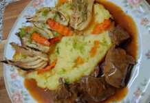 Πιάτο με μοσχαράκι κοκκινιστό, πουρέ πατάτας και ψητό φινόκιο.