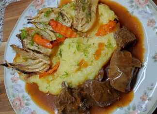 Πιάτο με μοσχαράκι κοκκινιστό, πουρέ πατάτας και ψητό φινόκιο.